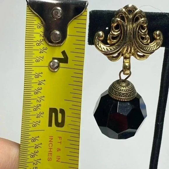 VINTAGE BEADED EARRINGS. NICE DETAIL. - Picture 4 of 8